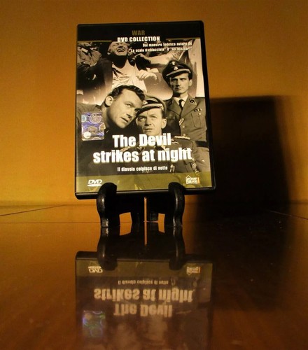 The devil strikes - strikes, night_war